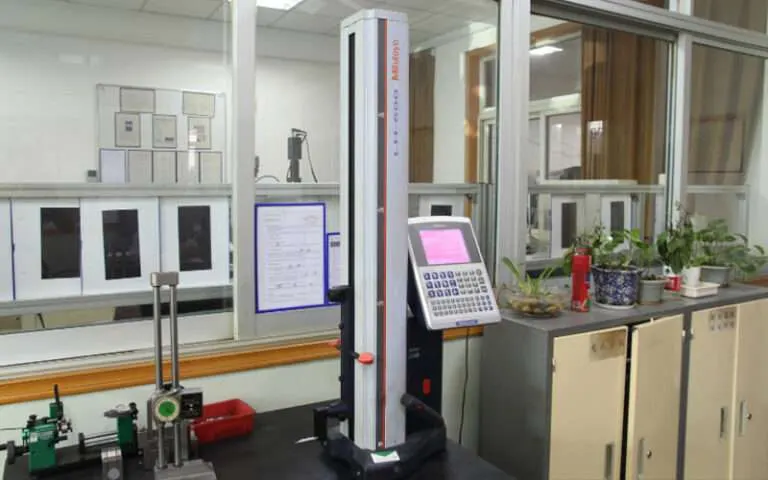 Laboratory dimensional inspection equipment