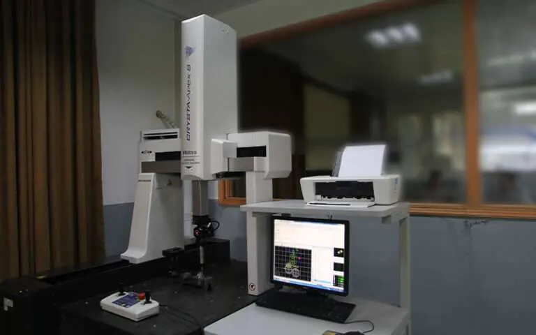 Optical measuring machine for friction components